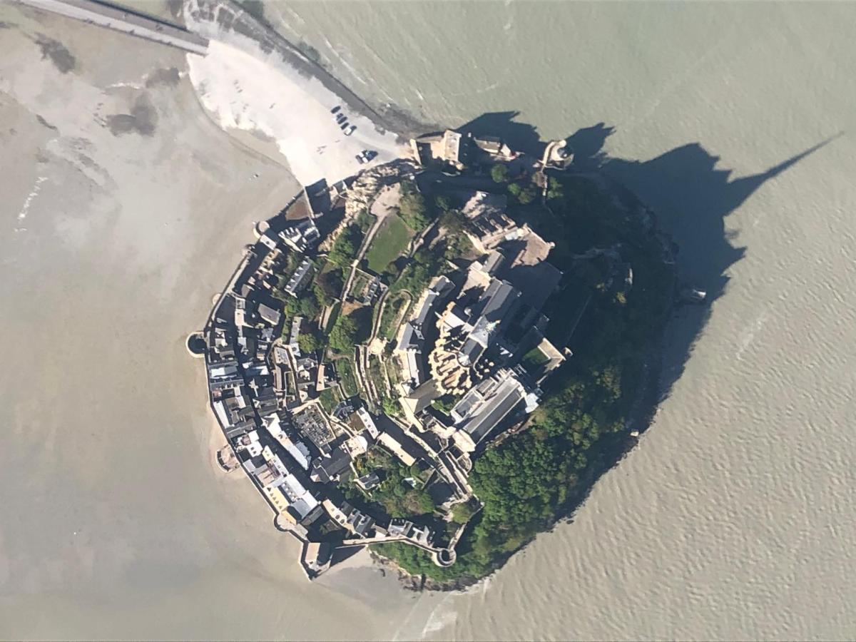 Hebergements Situes A 6 Kms Du Mont Saint Michel Tanis Eksteriør bilde
